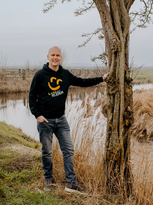Jurgen Palland van Lekker Rijden in het buitengebied bij Tuk